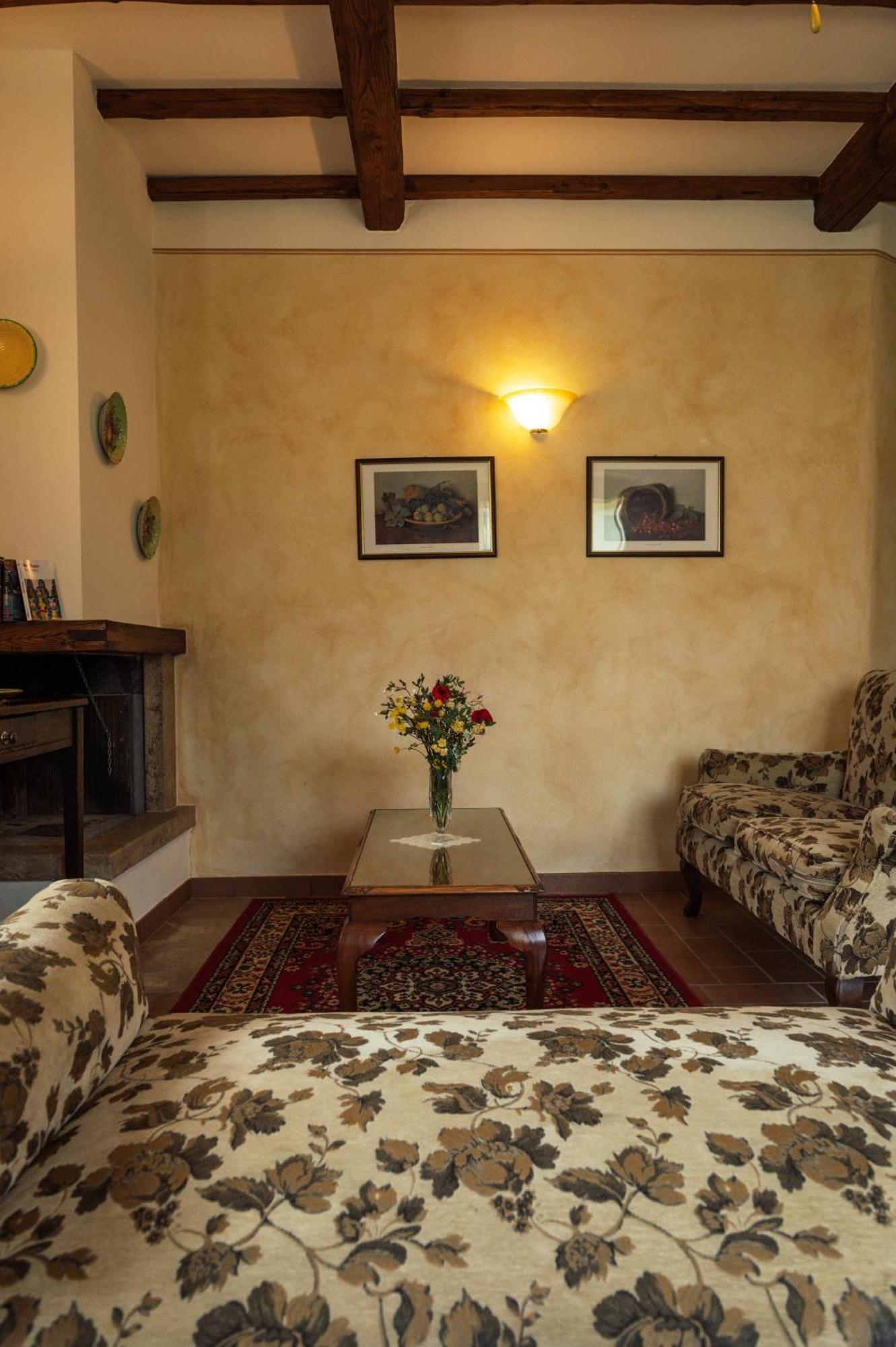 Agriturismo Casal Gheriglio Lucignano Exterior foto